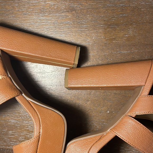 Jessica Simpson 8 1/2 chunky heel - Picture 3 of 9